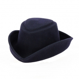 Prefect's tricorn