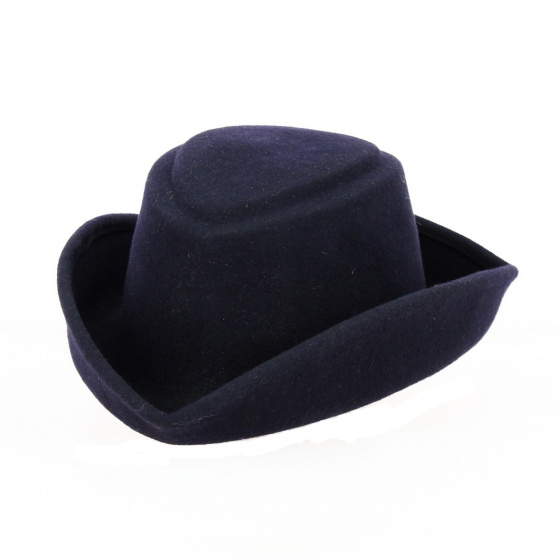 Prefect's tricorn
