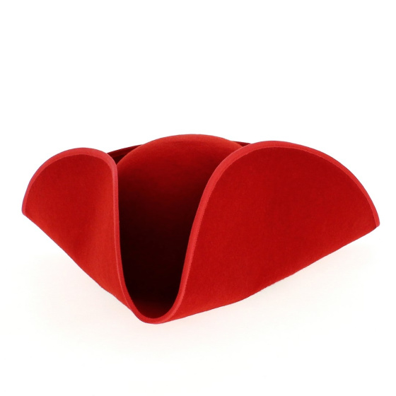 Chapeau Tricorne Pirate - Grand TRICORNE rouge Chapeau Tricorne Pirate - Grand TRICORNE rouge