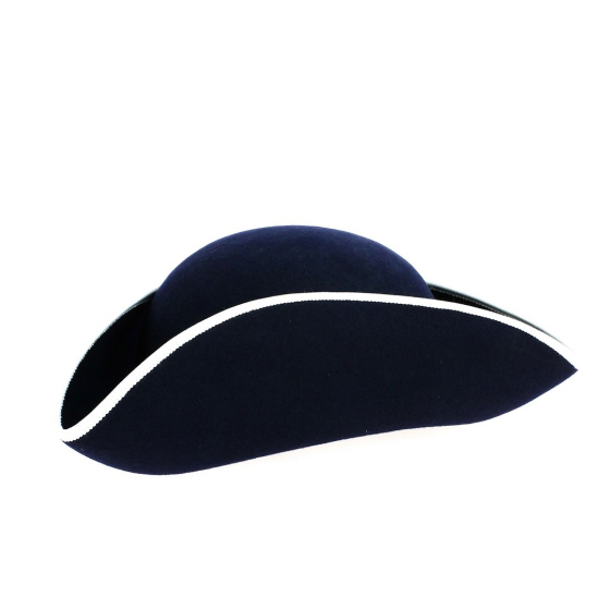 Flag bearer tricorn