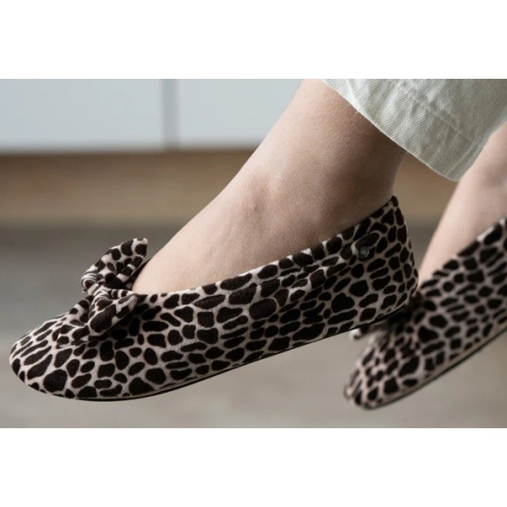 Women's Giraffe Sole Ballet Slippers - Women