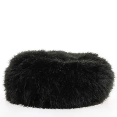 Toque en fourrure noire