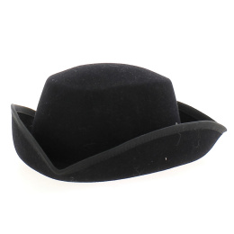 Tricorne hat