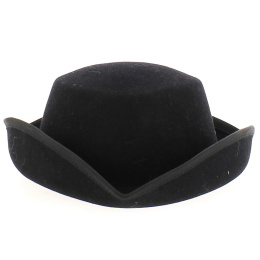 Tricorne hat