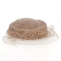 Tambourin de cérémonie taupe avec sa voilette et sa rose - Chapellerie Traclet - France