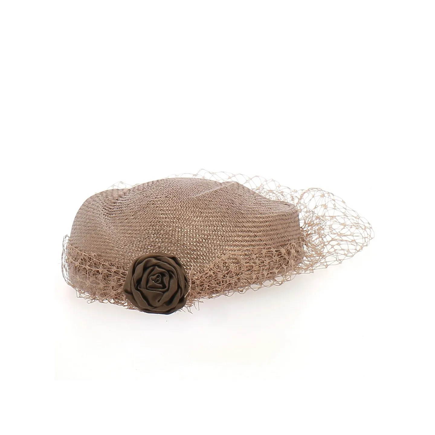 Tambourin de cérémonie taupe avec sa voilette et sa rose - Chapellerie Traclet - France