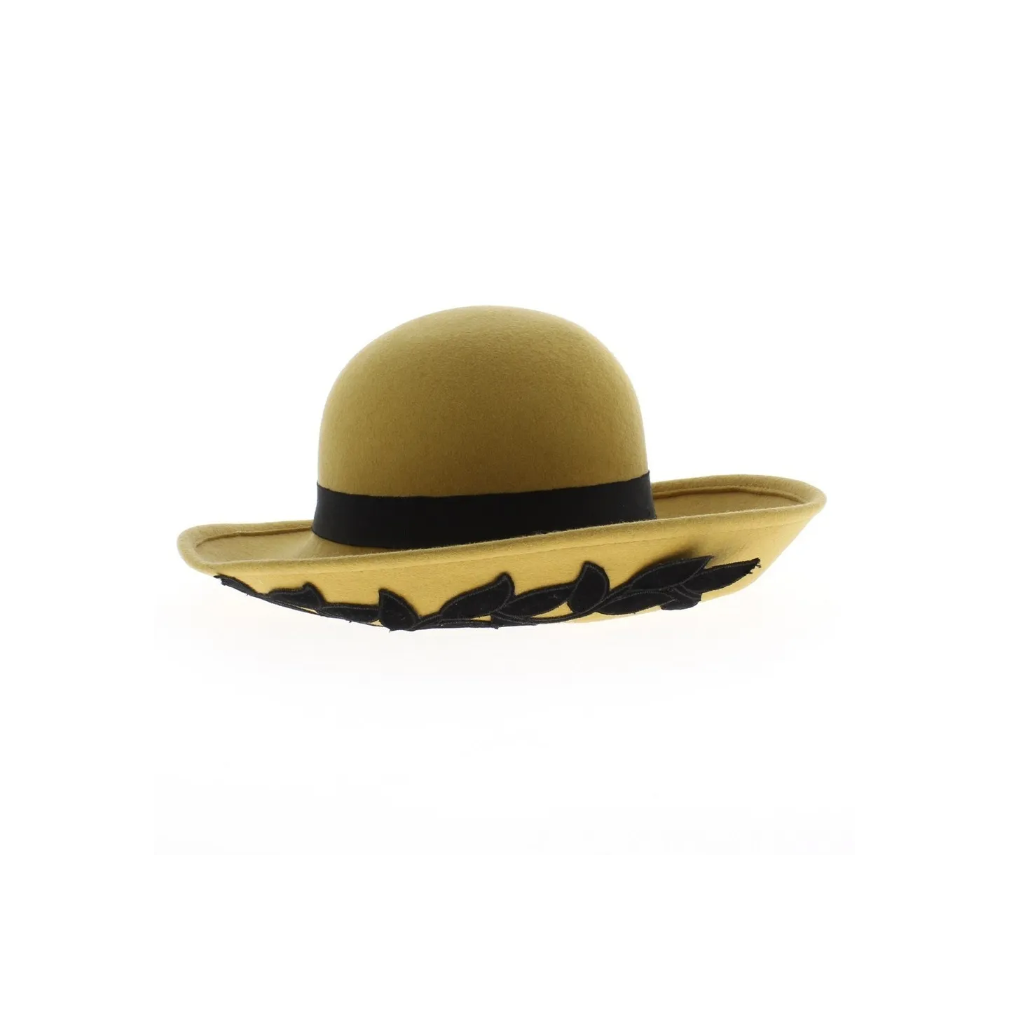 Beige felt capeline