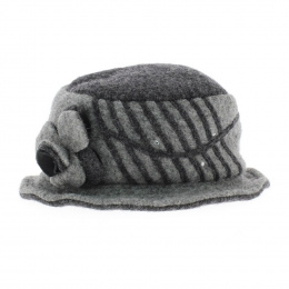 Boiled wool hat with flower