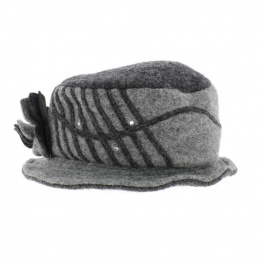 Boiled wool hat with flower