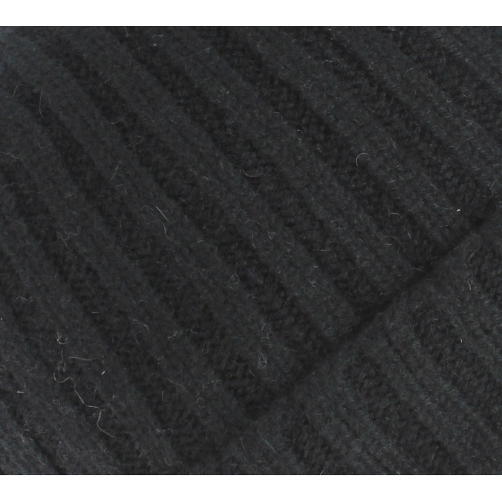 Black cashmere hat