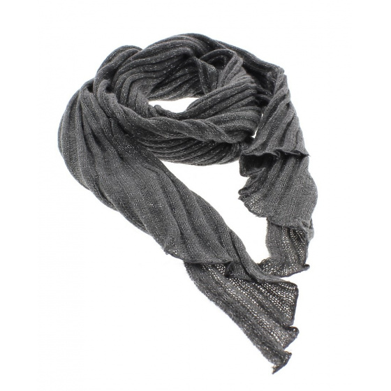Grey fancy scarf