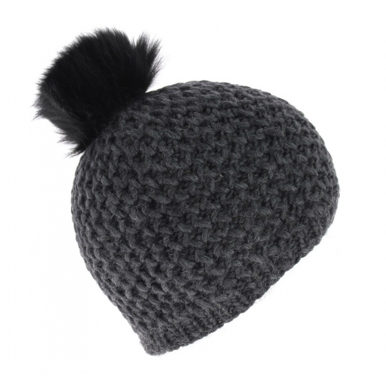 Black pompom beanie