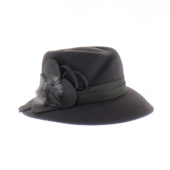 felt hat woman