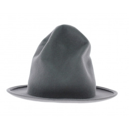Location chapeau pharrell gris