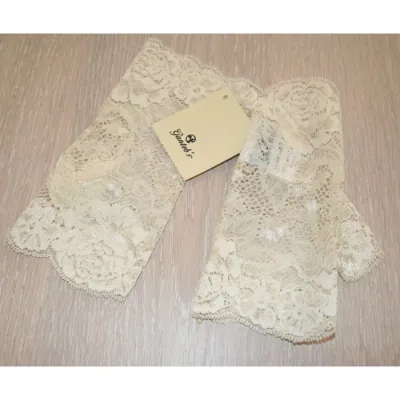 Lace mitt