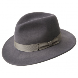 Hat corinne Mayser
