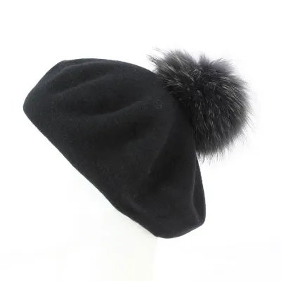 Béret noir pompon en fourrure Reference : 11131 | Chapellerie Traclet
