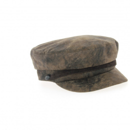 Captain's cap in aged leatherApparel