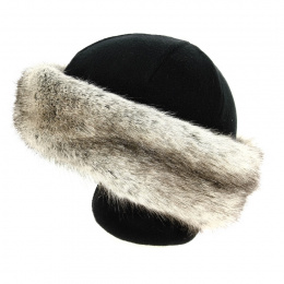 Yülia Beanie with Ear Covers in Black Faux Fur - Fléchet