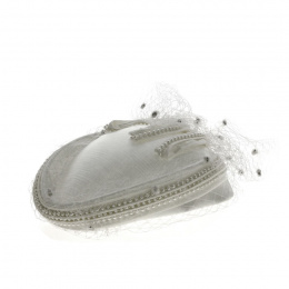 White Prestige and Chic Hat