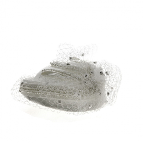 White Prestige and Chic Hat