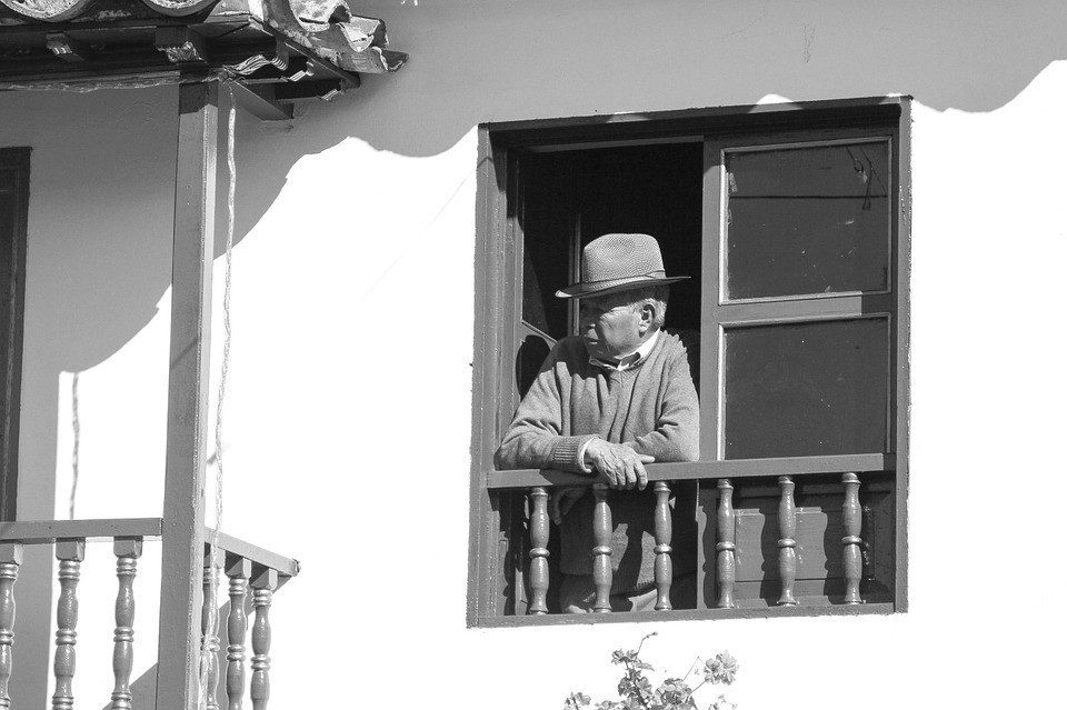 chapeau homme balcon vintage